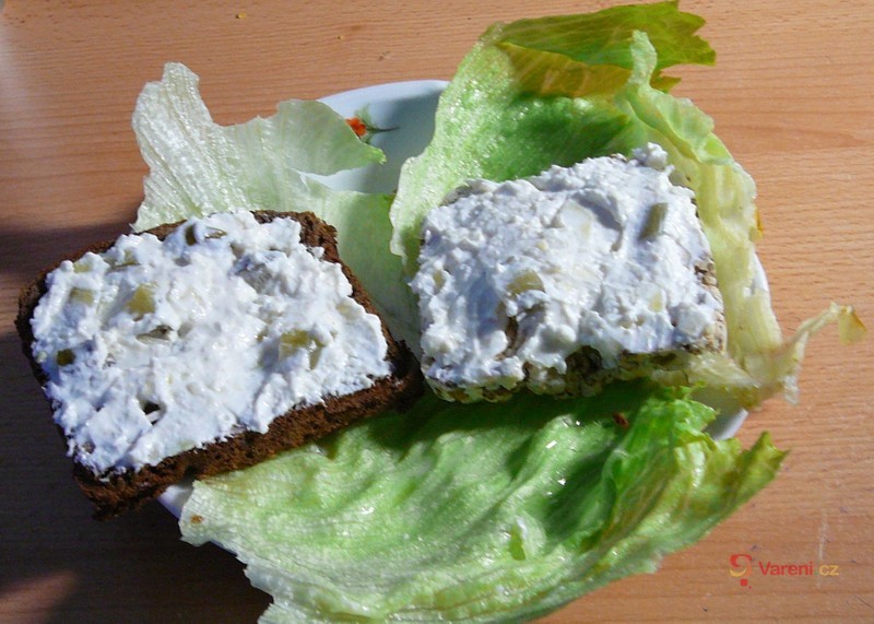 Dietní tvarohovo-česneková pomazánka - fotografie 2