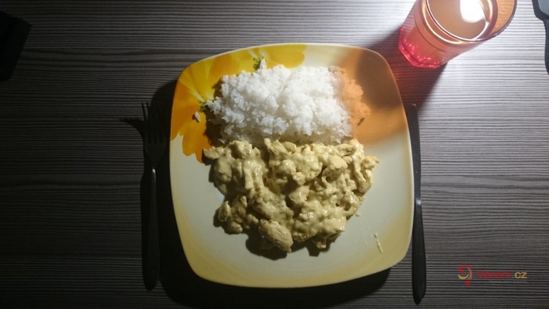 Smetanové kuřecí nudličky s rýží