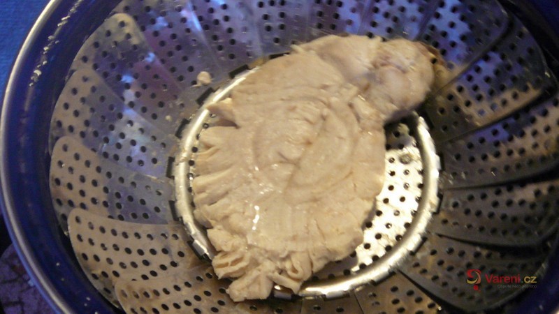Zapečená kuřecí prsa s brambory a cibulí - fotografie 4