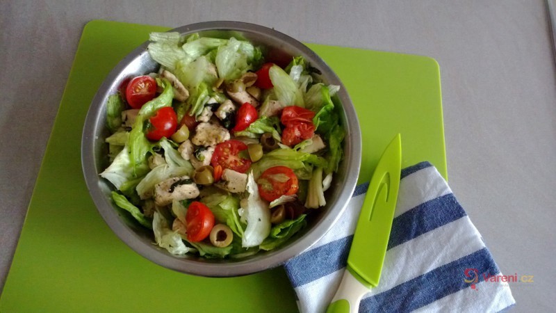 Zeleninový salát s kuřecím masem - fotografie 4