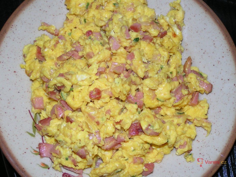 Míchaná vajíčka se sýrem - fotografie 3