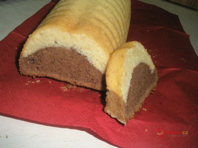 Mramorová olejová bábovka - fotografie 5