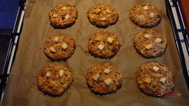 Tvarohové müsli placky s jablkem a skořicí - fotografie 2