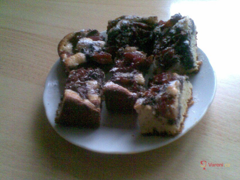 Rychlý koláč s mákem a švestkami - fotografie 3