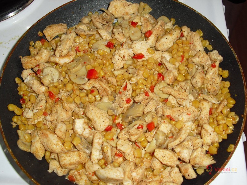 Kuřecí nudličky se zeleninou a šlehačkou - fotografie 2