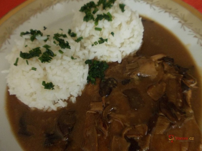 Vepřová kotleta na hřibkách s dušenou rýži - fotografie 2