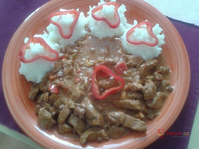 Kuřecí prsa v pikantní omáčce - fotografie 3