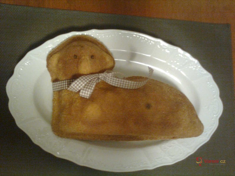 Velikonoční beránek z piškotového těsta - fotografie 5