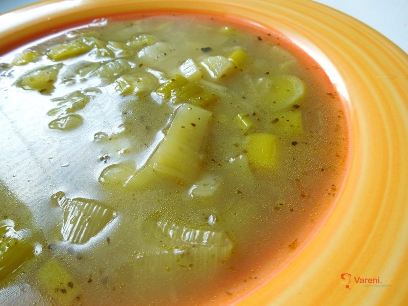 Jemná pórková polévka s brambory