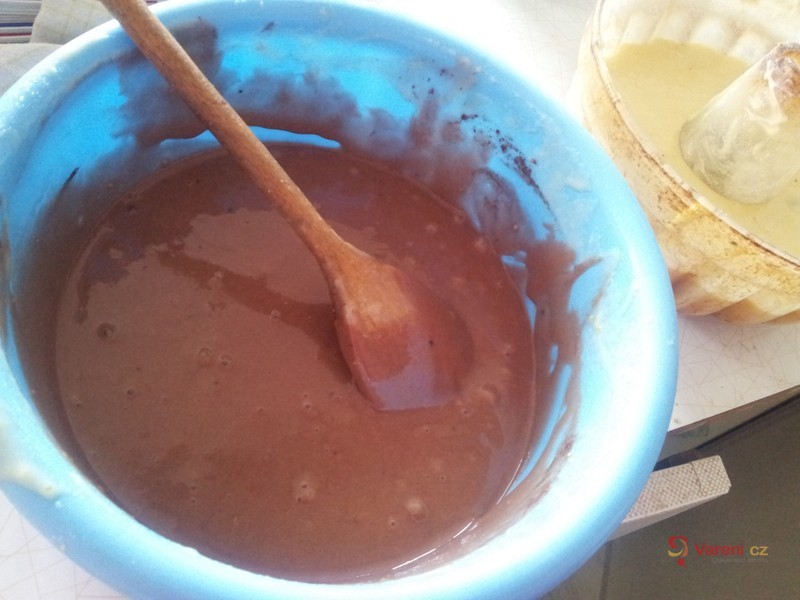 Hrníčková bábovka s rozinkami - fotografie 3