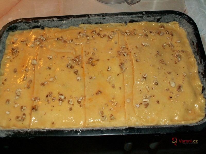 Tvarohový koláč s ořechy - fotografie 4