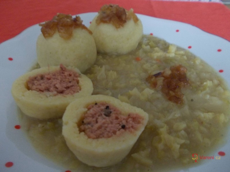 Plněné bramborové knedlíky s uzeninou a kapustou - fotografie 2