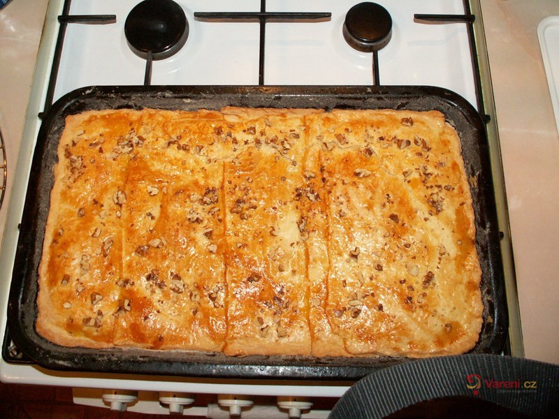 Tvarohový koláč s ořechy - fotografie 5