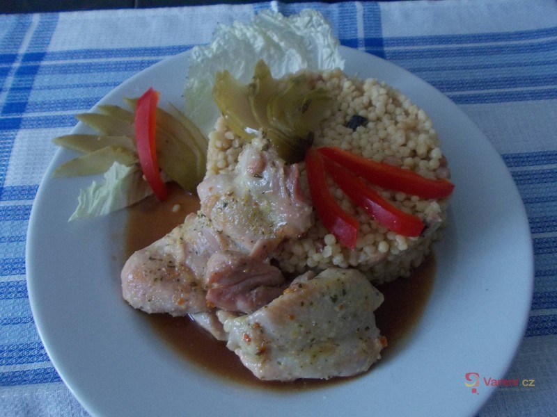 Kuřecí steak a tarhoňa s anglickou slaninou - fotografie 2