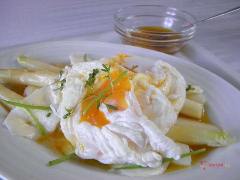 Chřest s pošírovaným vejcem - fotografie 3