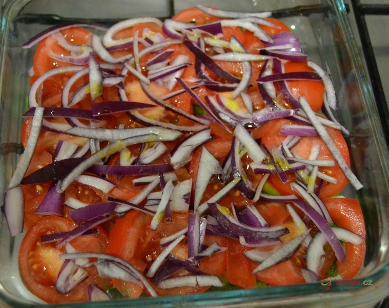 Zapečená růžičková kapusta s rajčaty - fotografie 4