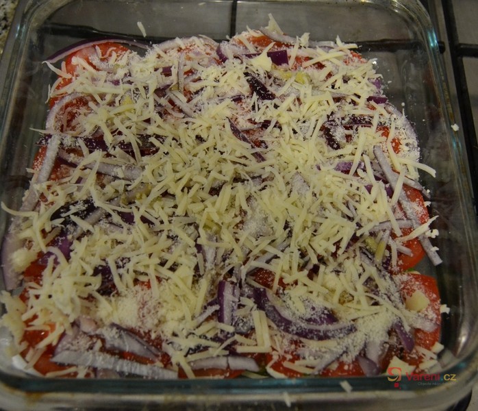 Zapečená růžičková kapusta s rajčaty - fotografie 3