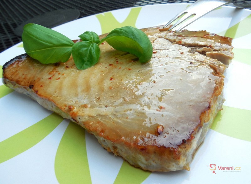 Tuňákový steak na grilu