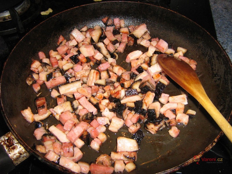 Střapačky se zelím a slaninou - fotografie 3