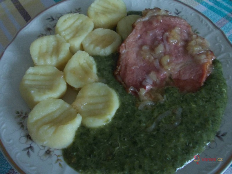 Uzené maso se špenátem a bramborovými špalíčky - fotografie 2