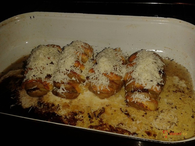 Zapečené brambory Hasselback - fotografie 5