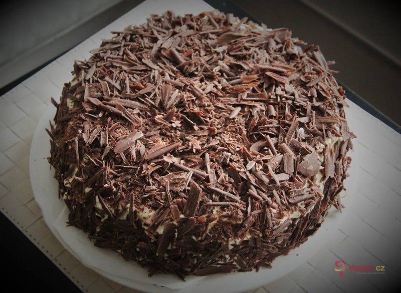 Višňovo-čokoládový dort s krémem z mascarpone