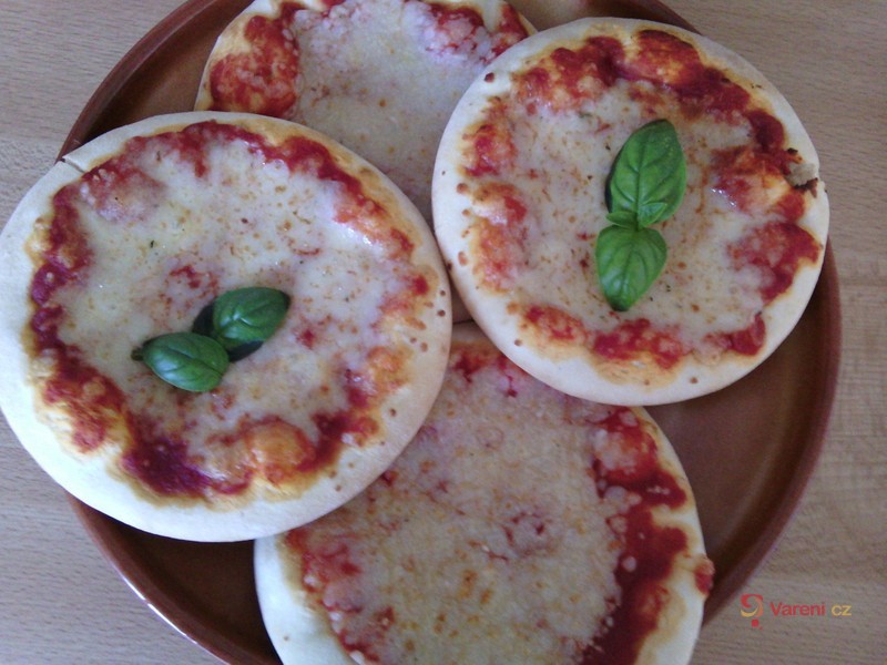 Mini pizza s mozzarellou