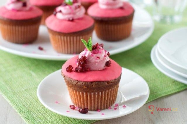 Pink Velvet s Cream cheese aneb Růžové sametové cupcake