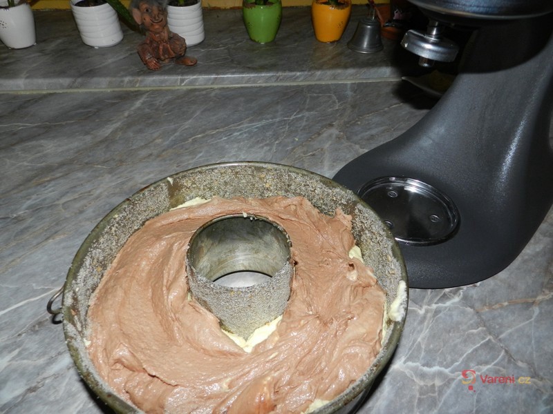 Vláčná tvarohová bábovka s rumem - fotografie 3