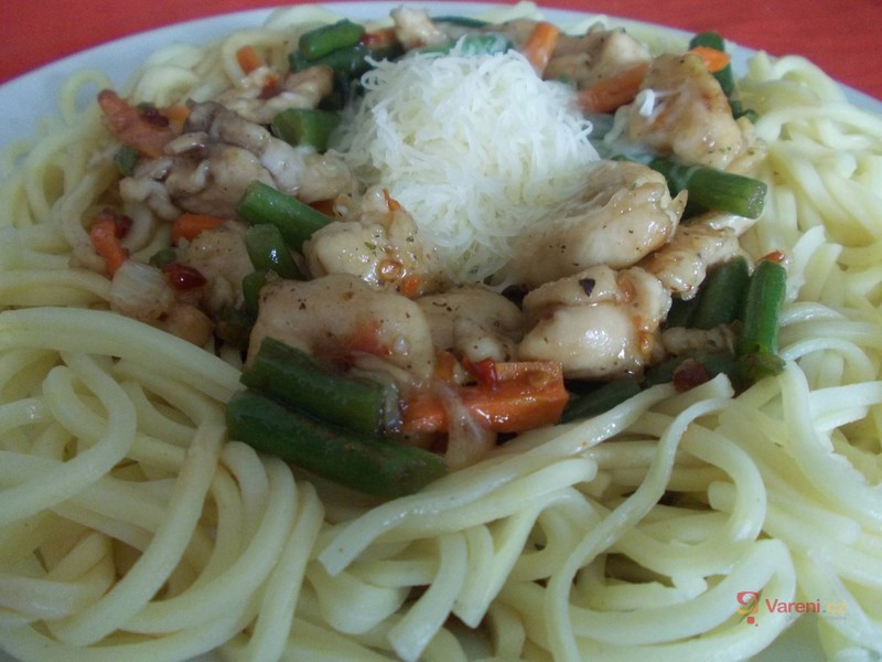 Kuřecí nudličky s fazolovými lusky  - fotografie 2