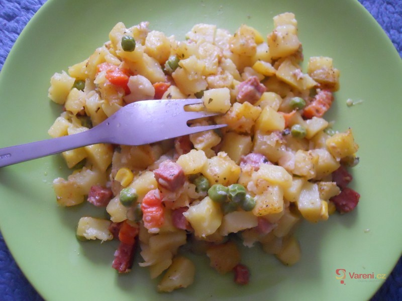 Zapečené brambory se zeleninou - fotografie 2