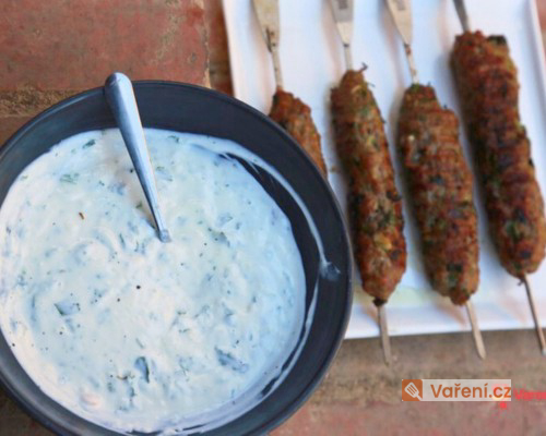 Jehněčí kebab s jogurtovou omáčkou