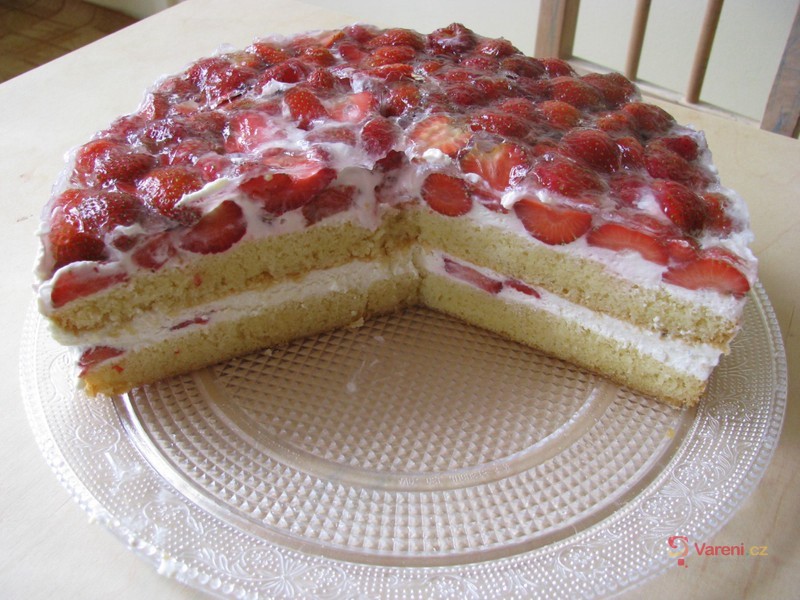 Tvarohovo-jahodový dort - fotografie 4