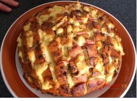 Zapečený plněný chléb - fotografie 2