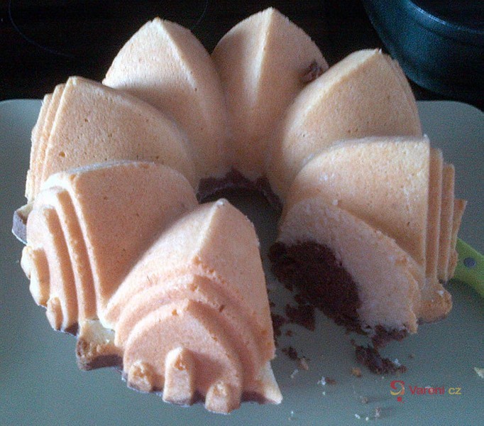 Výborná vláčná bábovka - fotografie 3