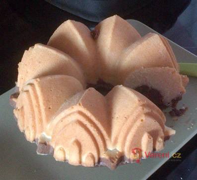 Výborná vláčná bábovka - fotografie 2