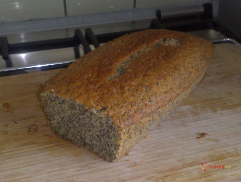 Vláčná maková bábovka - fotografie 2