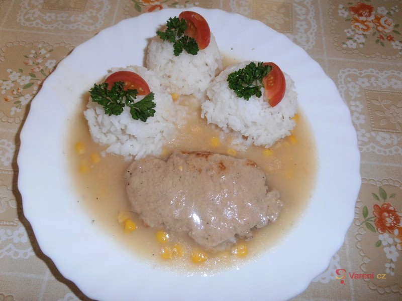 Vepřové plátky s hráškem a kukuřicí - fotografie 2