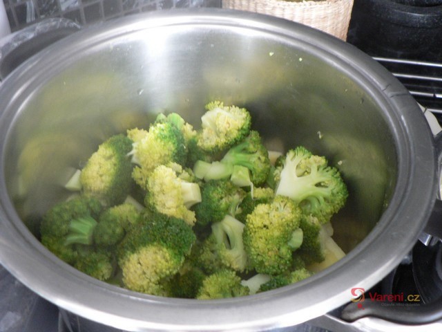 Zapečené brambory s brokolicí a sýrem - fotografie 3