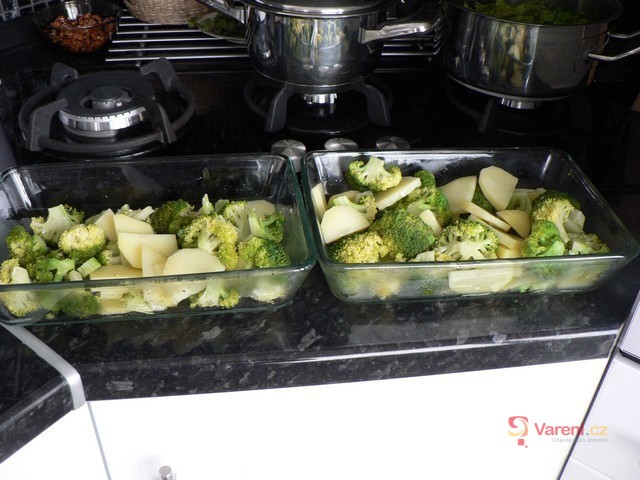 Zapečené brambory s brokolicí a sýrem - fotografie 5