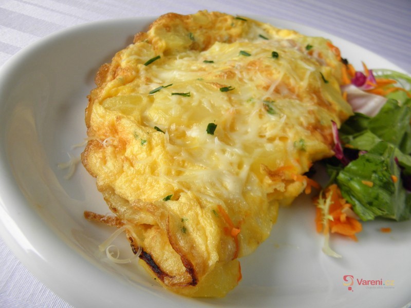 Vaječná omeleta s bramborem a ředkví