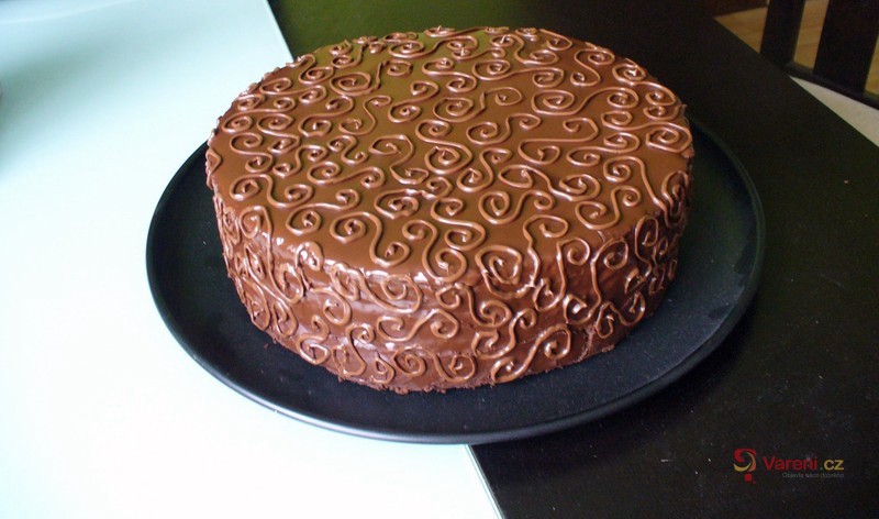 Lehký dort s pařížským krémem a banánem - fotografie 5