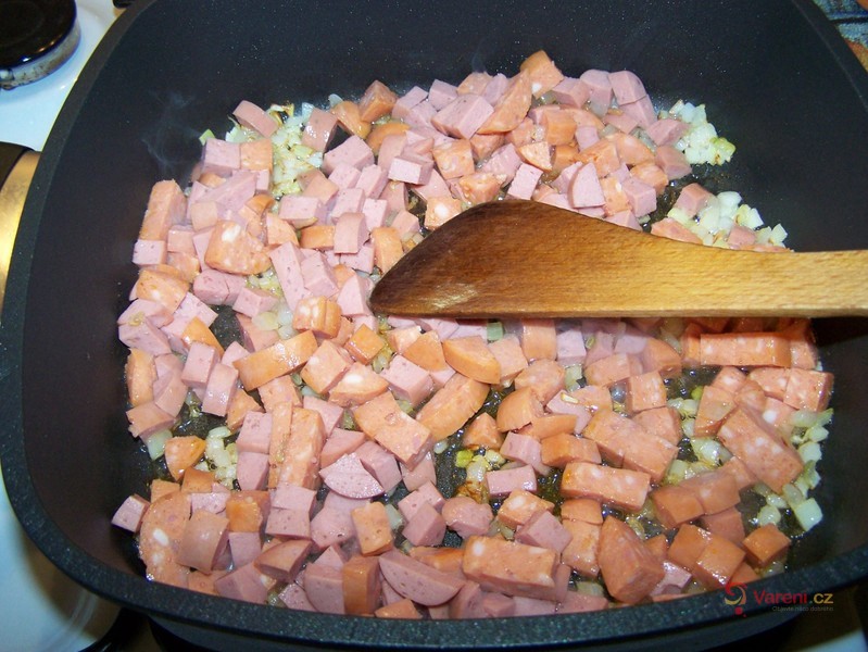 Bramborový guláš s uzeninou - fotografie 4