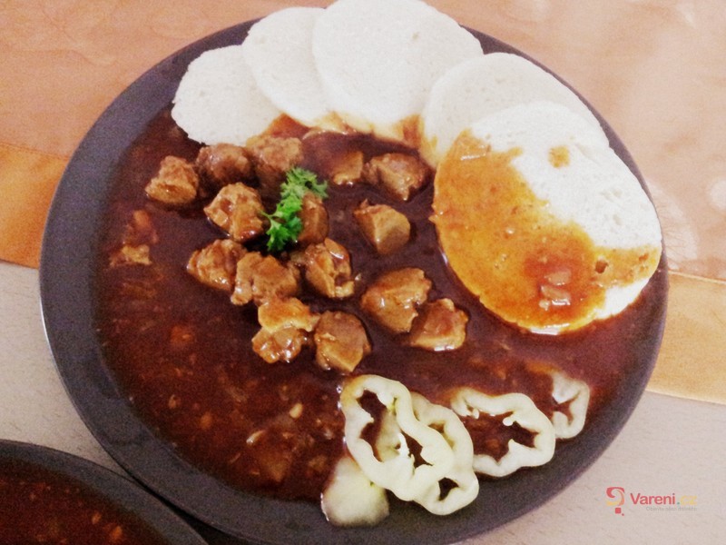 Chutný guláš ze sójového masa - fotografie 4