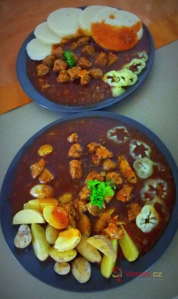 Chutný guláš ze sójového masa - fotografie 3