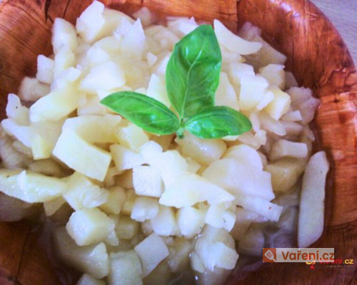 Bramborový salát v nálevu