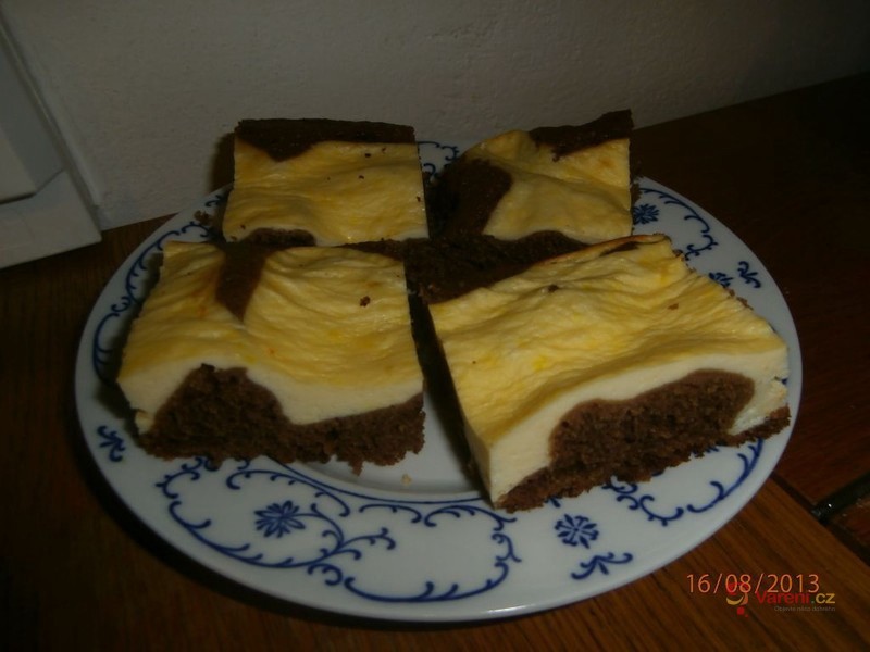 Karobový koláč s tvarohem - fotografie 2
