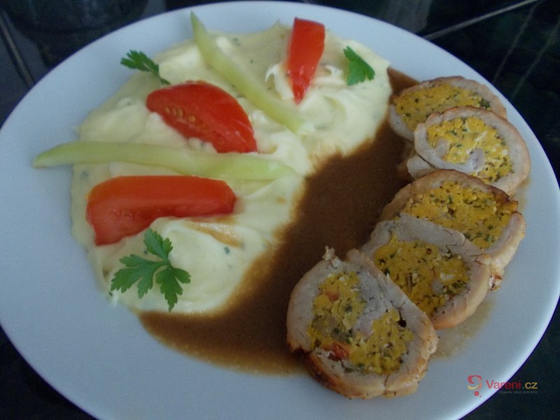 Krůtí roláda s vaječnou náplní - fotografie 2