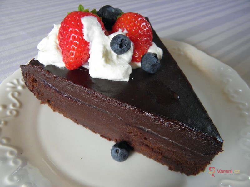 Čokoládový dort s lesním pyré