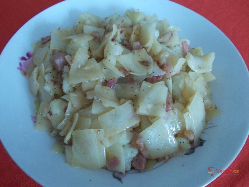 Strapačky s hlávkovým zelím a uzeným - fotografie 2